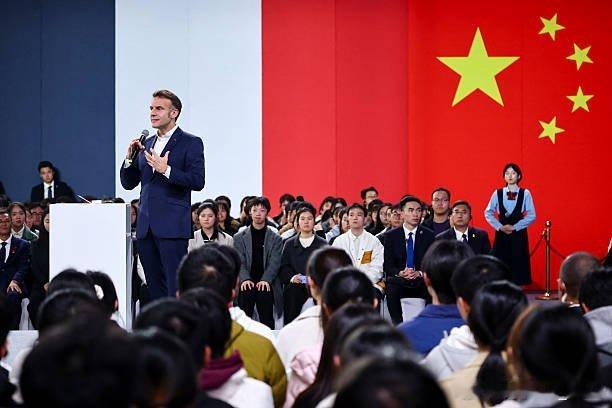都说法新社的镜头刁钻这次我们来看看马克龙访问四川大学的照片马克龙感谢中方热情款待