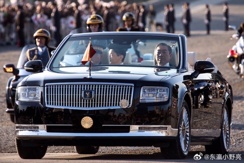 天皇世纪这回格局上去了吧！ 天皇的专车…我薛二爸今天挺开心啊😚日本我们的房产贷