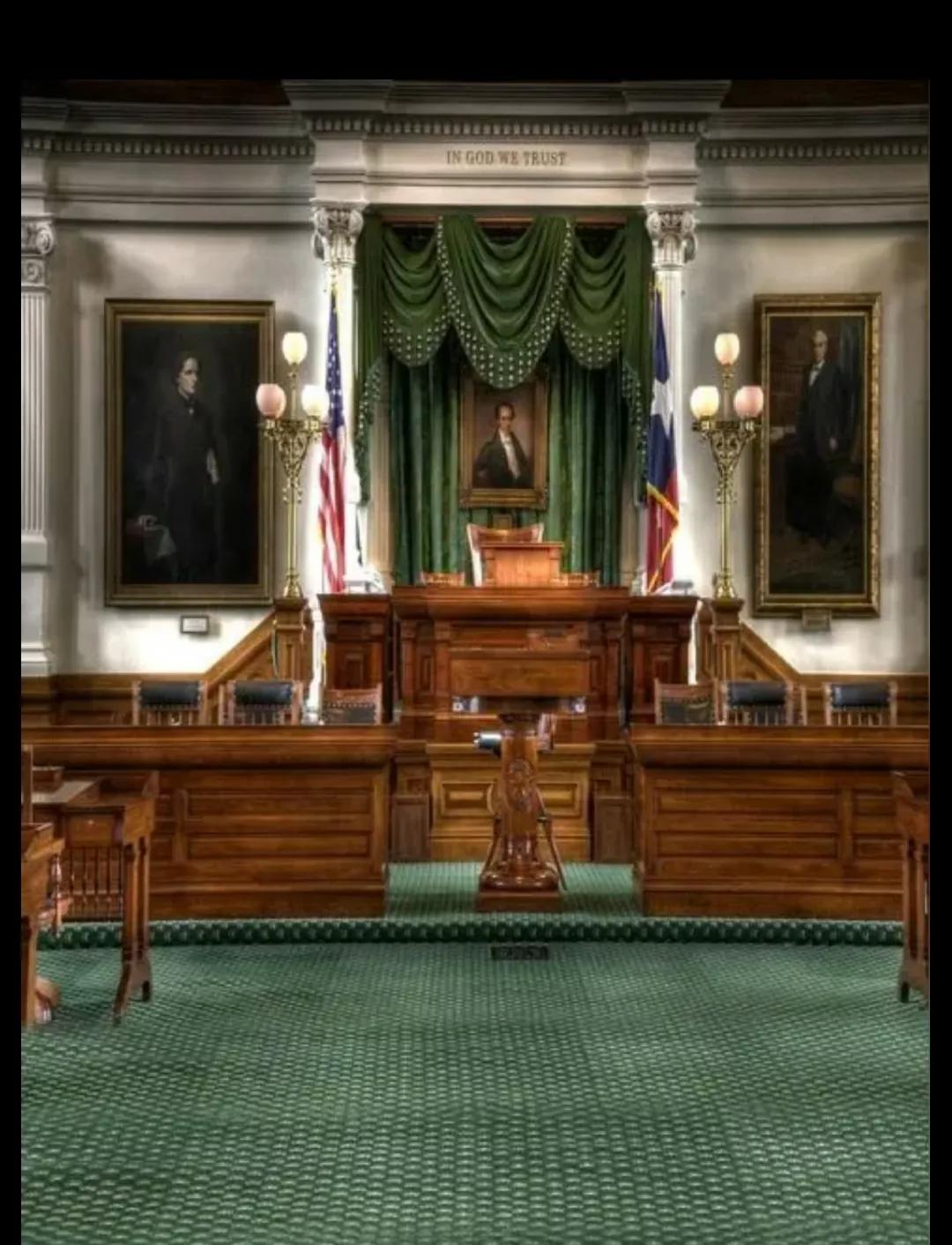 美国有些法律条款看起来是很奇葩的，比如宪法第五修正案规定的禁止双重审判条款，用人