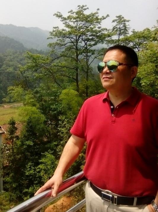 我这个人呐，怕麻烦别人也不迷信，从来不过生日。

印象里就是小时候，还是我妈妈在