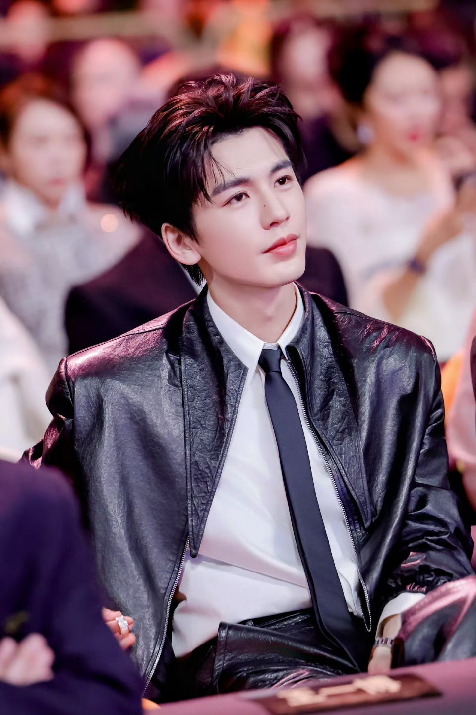 张凌赫获得年度热度演员两部一番剧分别排第一和第二，期待《逐玉》谢征和《这一秒过火