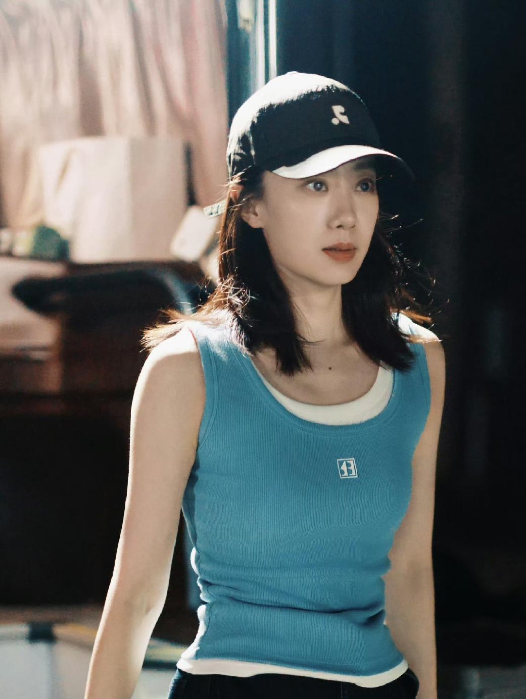 终于知道周星驰《功夫女足》女主为什么选张小斐，不选迪丽热巴了，
不是因为张小斐是
