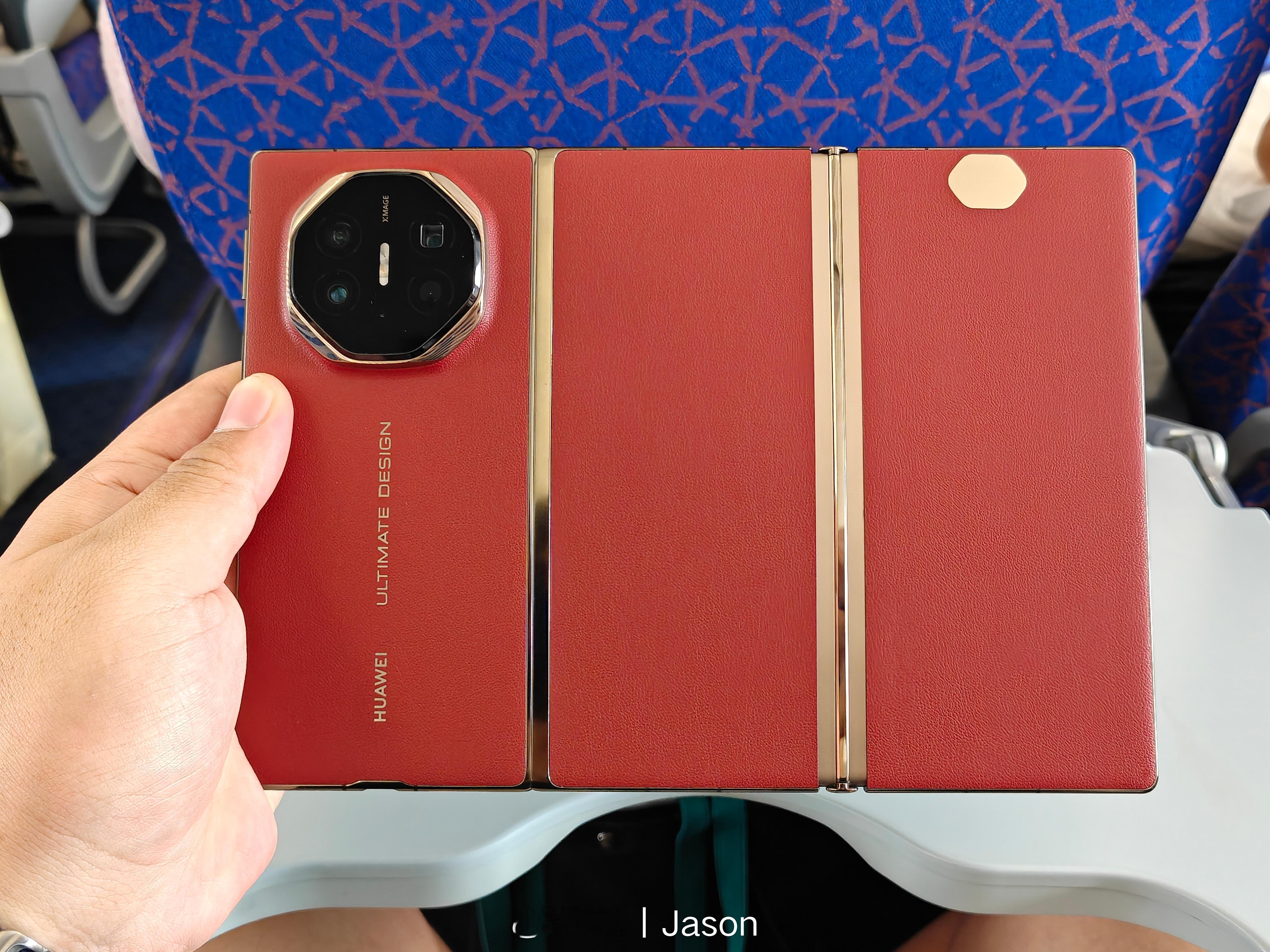 3.5 小时飞行，靠你俩了。三折叠非凡大师 & Sonos Ace。  ​​​