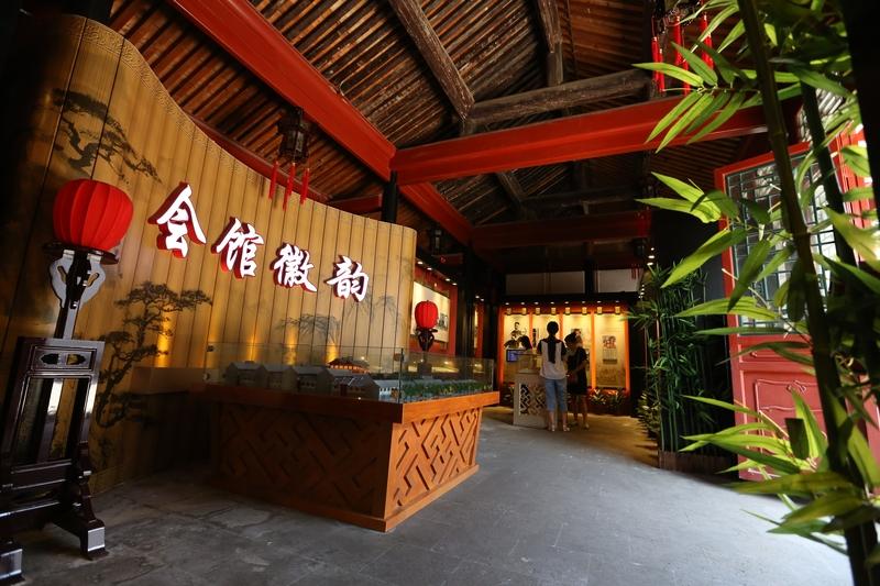 对联可太有意思啦，就像一场文字的小游戏。看到“笔墨流雅韵”这个上联，我脑袋里立马