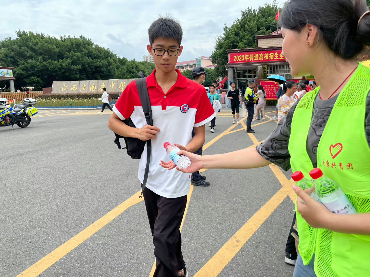 #被地图上的考点提示暖到了#助力高考大家都在行动，暖心的举动总是无处不在，希望考