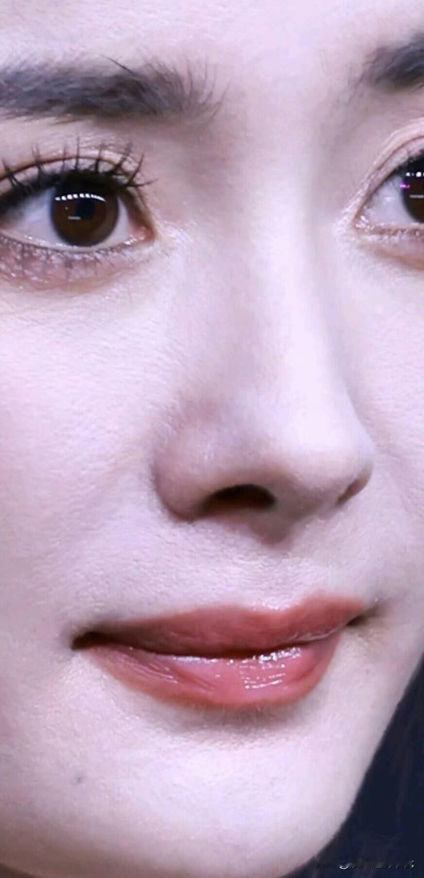 杨幂怼脸拍，太权威了