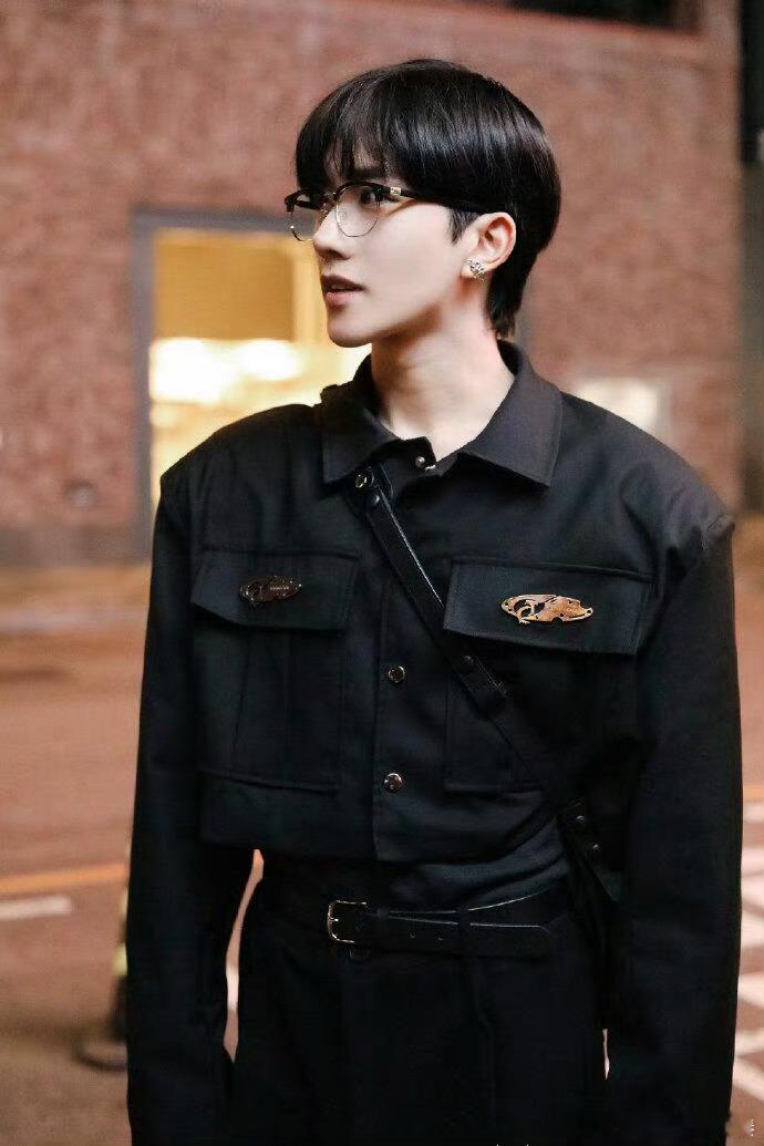 黄星Eliot  ⭐向全世界安利黄星eliot 追星不是摘星，但你是黄星，是我遥