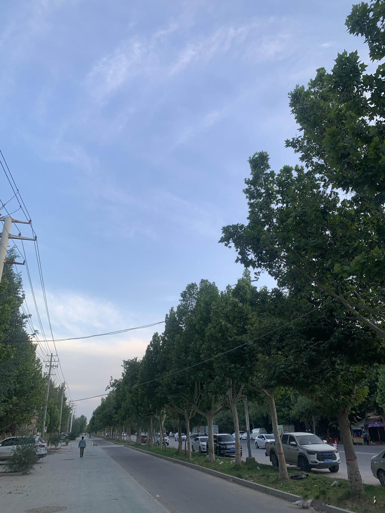 夜跑打卡，今天妥妥的6公里，每天晚上保持优良的锻炼习惯，夜跑，跑出健康，跑出人生