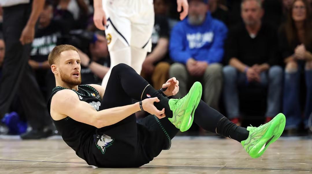 爱德华兹伤退，迪文岑佐跟腱断裂赛季报销，约基奇23+15+9+3掘金96-112