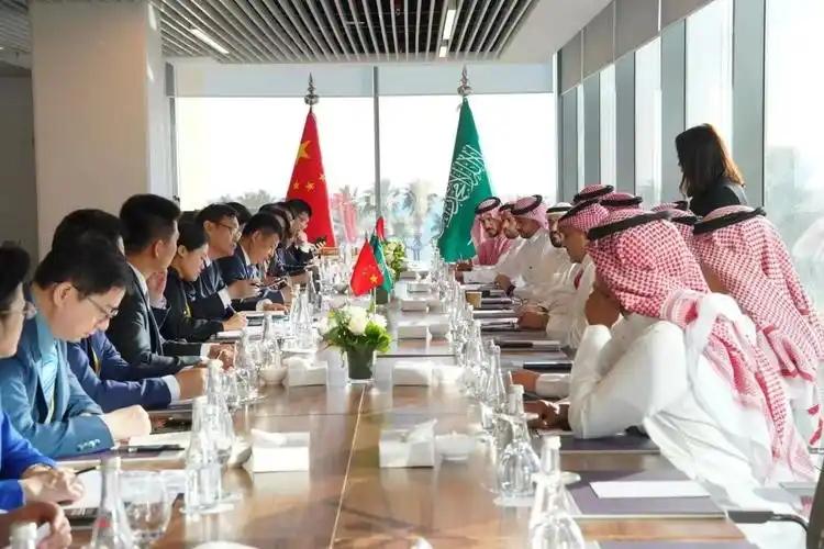 一个敢想，一个敢干？沙特寻求中国，签1万亿大单，共创沙漠奇迹

沙特前不久和中国