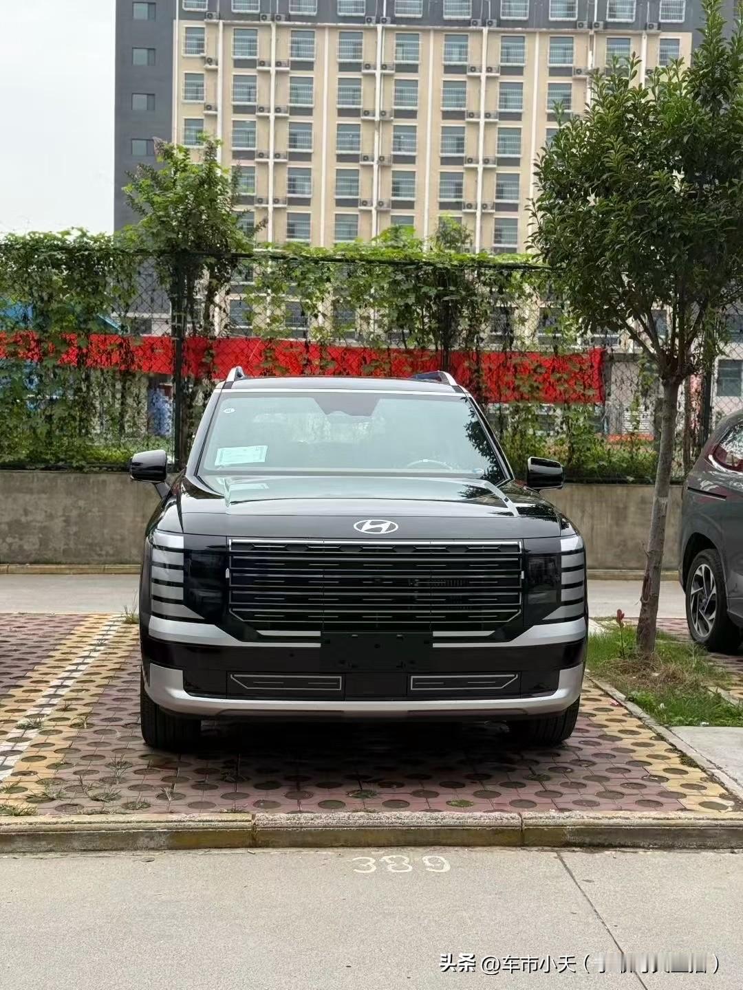 现代进口车型帕里斯帝的新款车型已经进入国内，排量为2.5T。这款车的售价还没公布