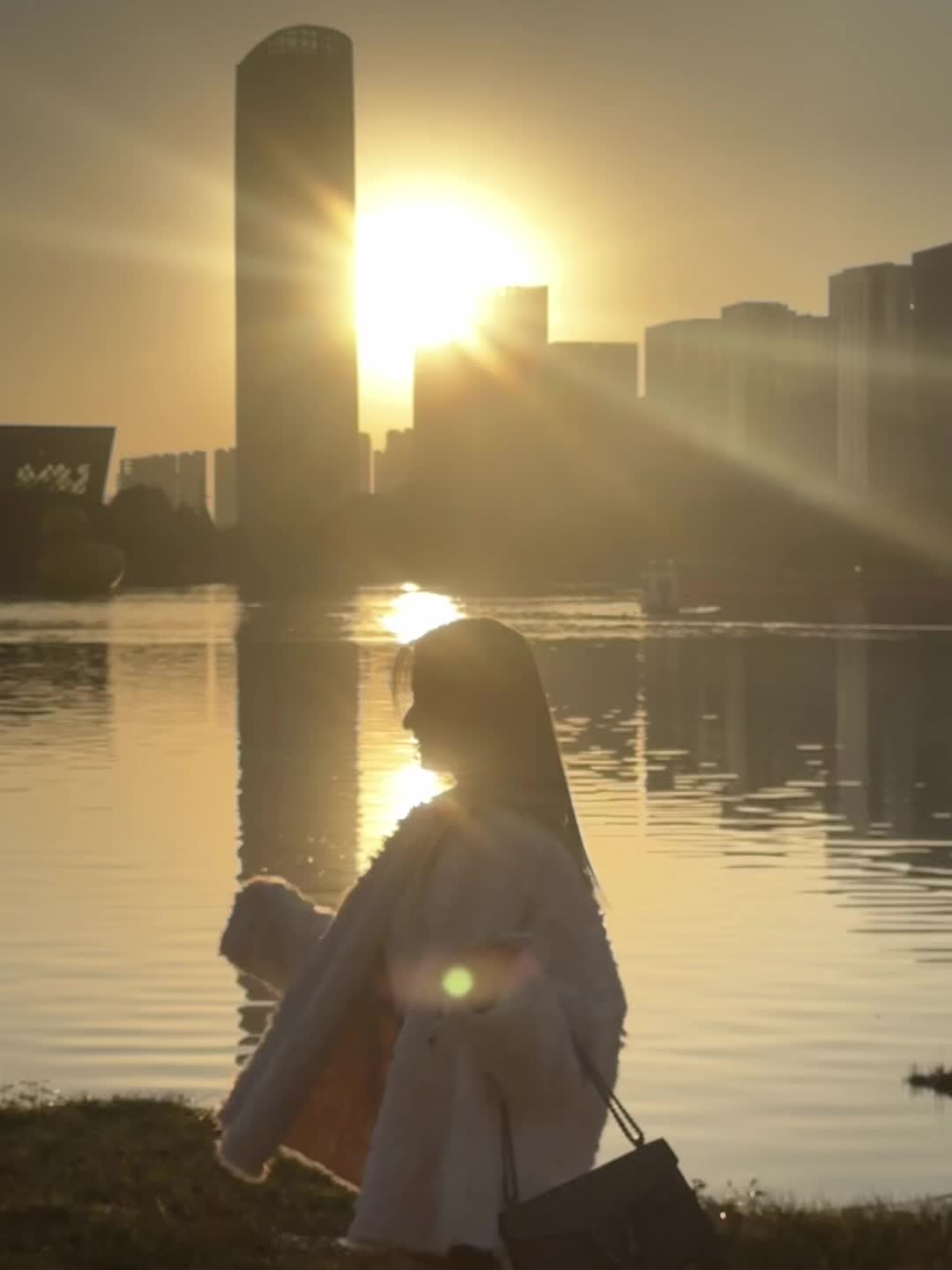 明媚又破碎 乐观又悲观