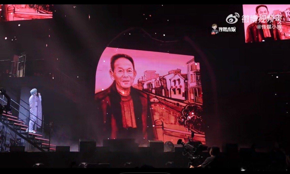 张星特演唱会特别嘉宾是爷爷谁能想到这场演唱会的“特别嘉宾”是爷爷啊。定制话筒、流