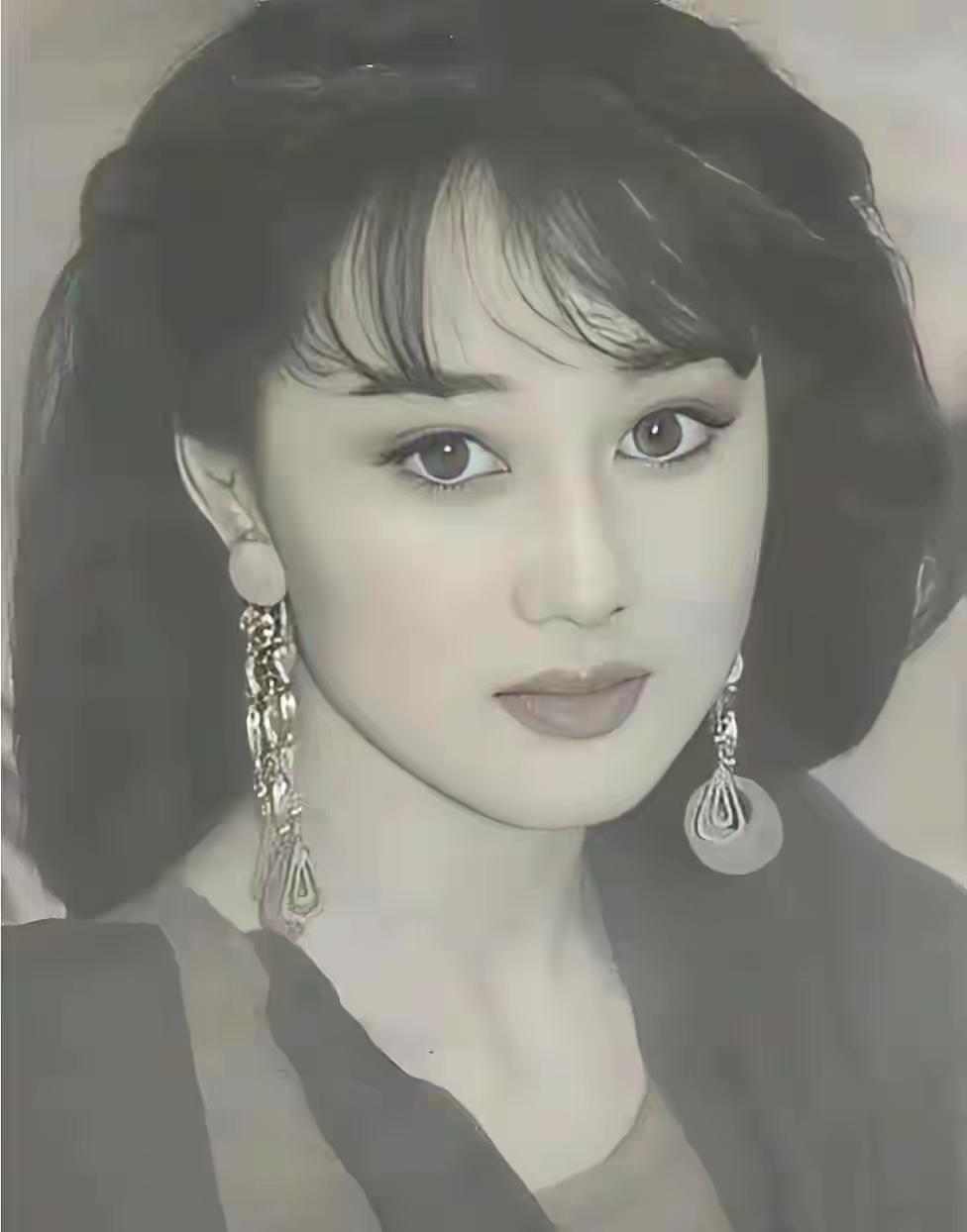 香港弟一美人，据说她本人比朱琳，高圆圆，蒋勤勤，都美你信吗？