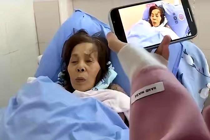 电话那头说要回家养病时，孙卫国的手抖了。
67岁，白头、木匠，一把锯子扛过三万外