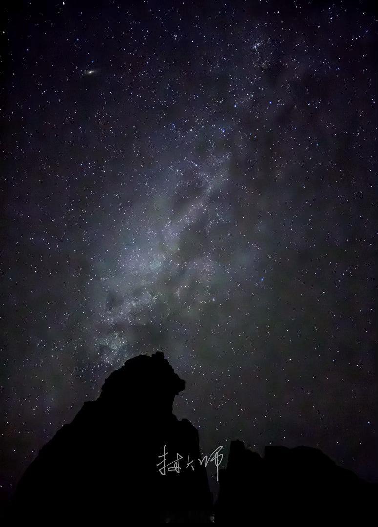 生命禁区罗布泊 这幅震撼但很静谧的星空图，刚刚拍摄于罗布泊。在“死亡之海”无人区