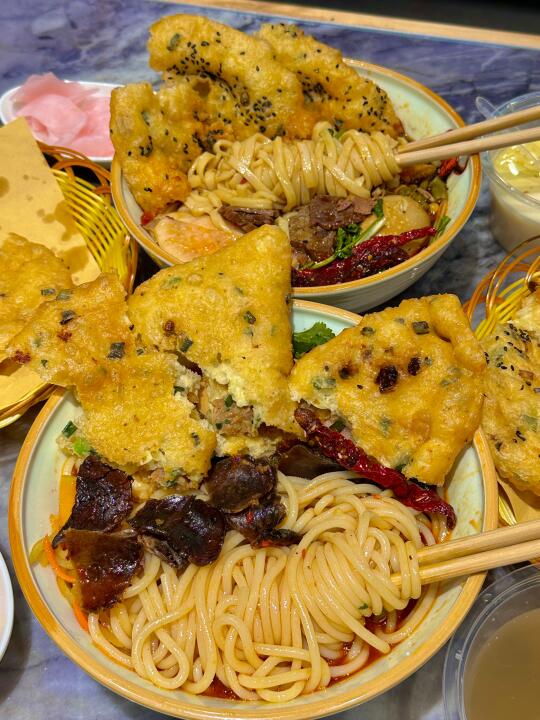 感谢光谷大学生带路，这家牛肉粉好好吃啊！