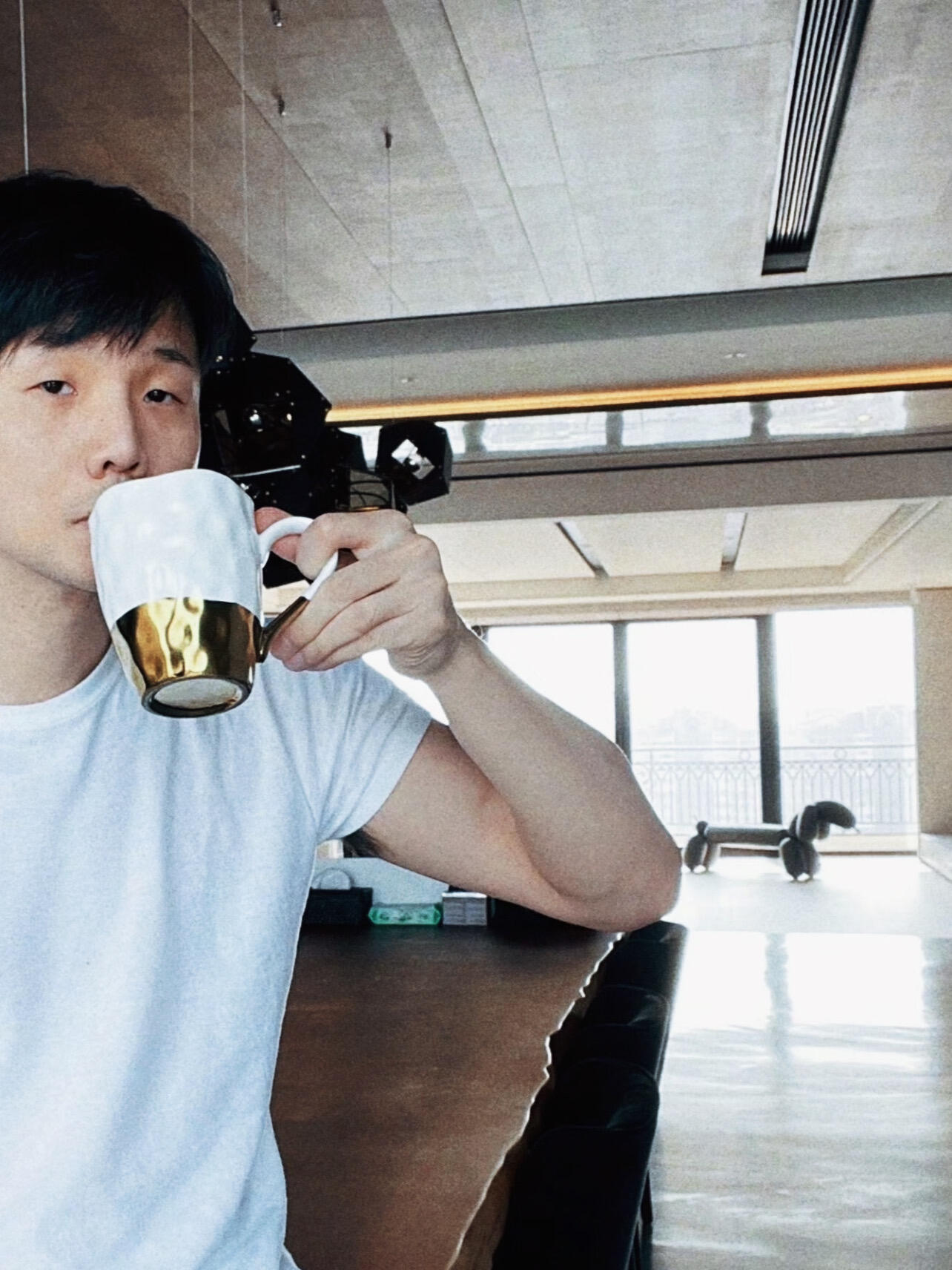 李荣浩的家｜一半极简，一半乡爱好看的皮囊千篇一律，有趣的灵魂万里挑一 