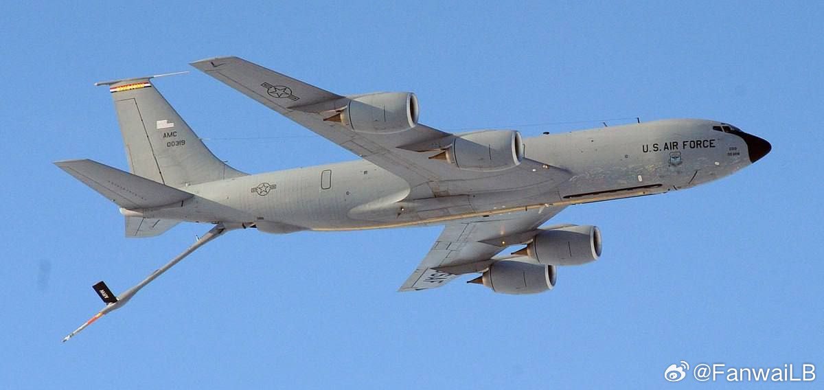 美国特朗普总统的一架KC135加油机，疑似在伊拉克上空被击落。事故涉及两架加油机