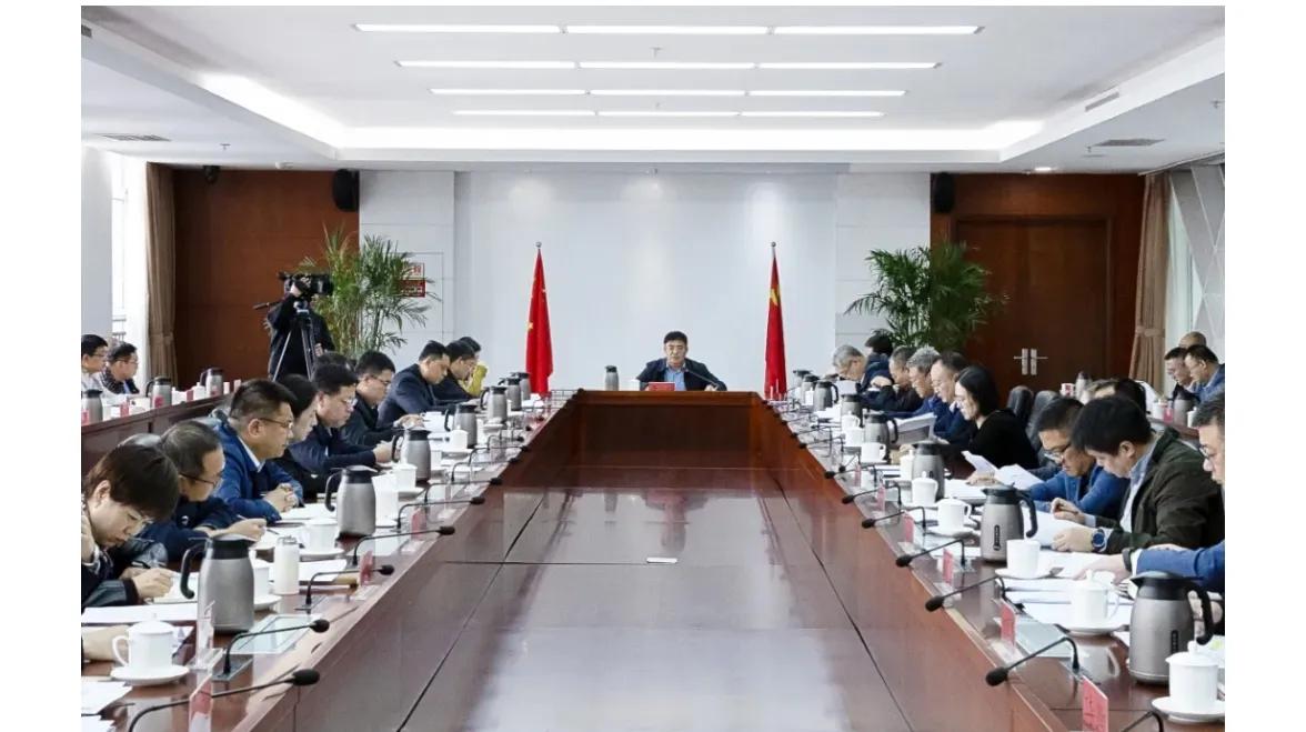 【烟台高新区召开工委扩大会议，他主持并讲话】
11月1日深夜（23：34），“烟