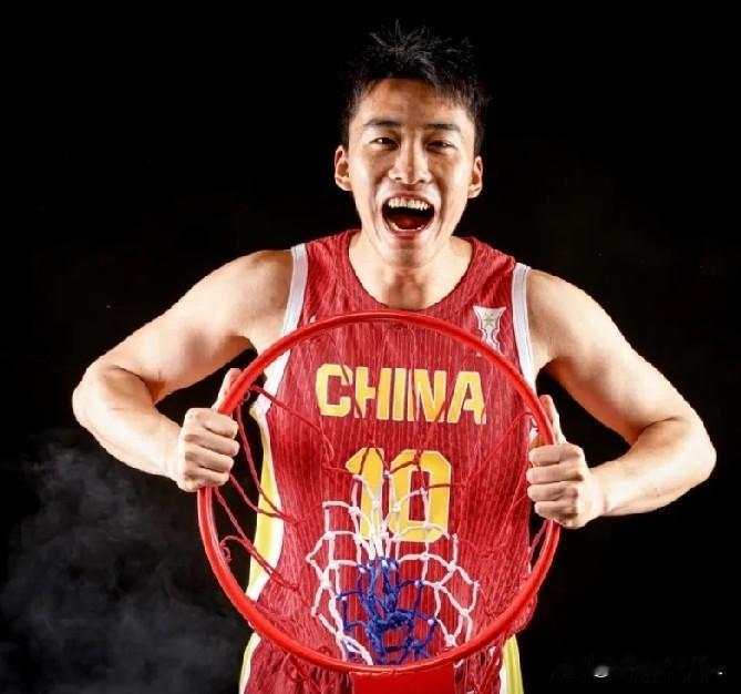王俊杰签约香港金牛是在玩火，最强暑假工不应该给自己留后路。应该一门心思的打好NC