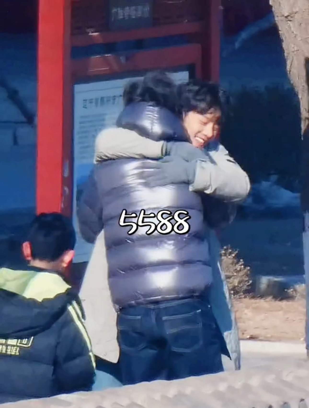 不许对别人笑得那么甜😩 