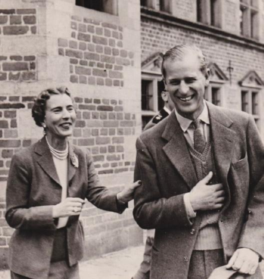 当年有不少人认为菲利普亲王配不上尊贵的女王？如今看来王室中已经无人能够超越当年的