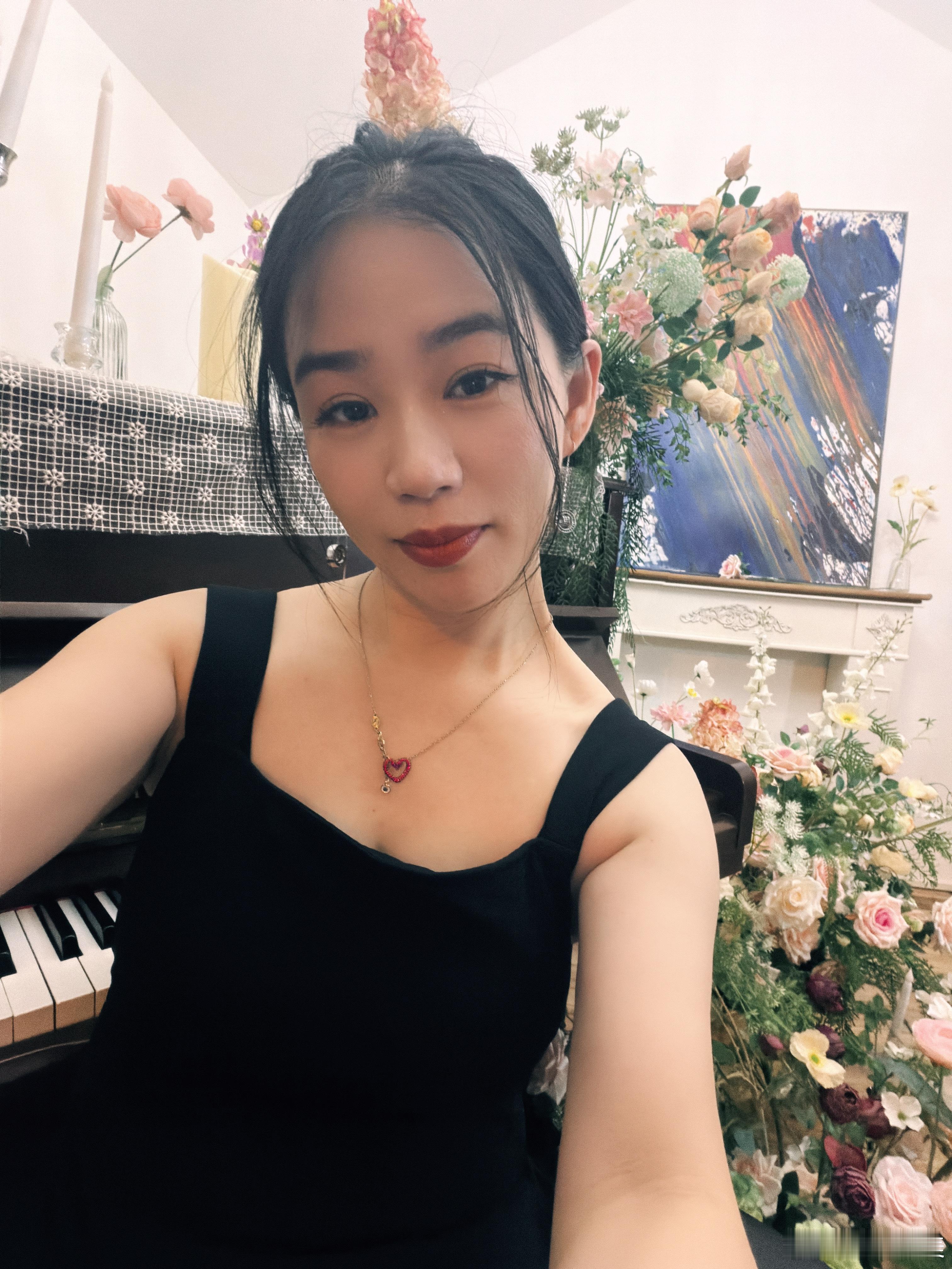 “我可以破碎，但绝不能枯萎，我亲眼目睹了自己的崩塌与重建因为生活的太过教条，所以