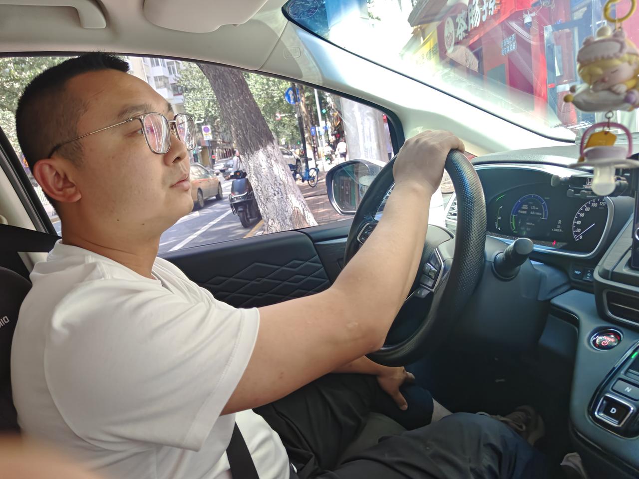 来哈尔滨寻访夏日的春天，小赵师傅一路相伴，他让我们在哈市及周边的旅行避免踏坑，他