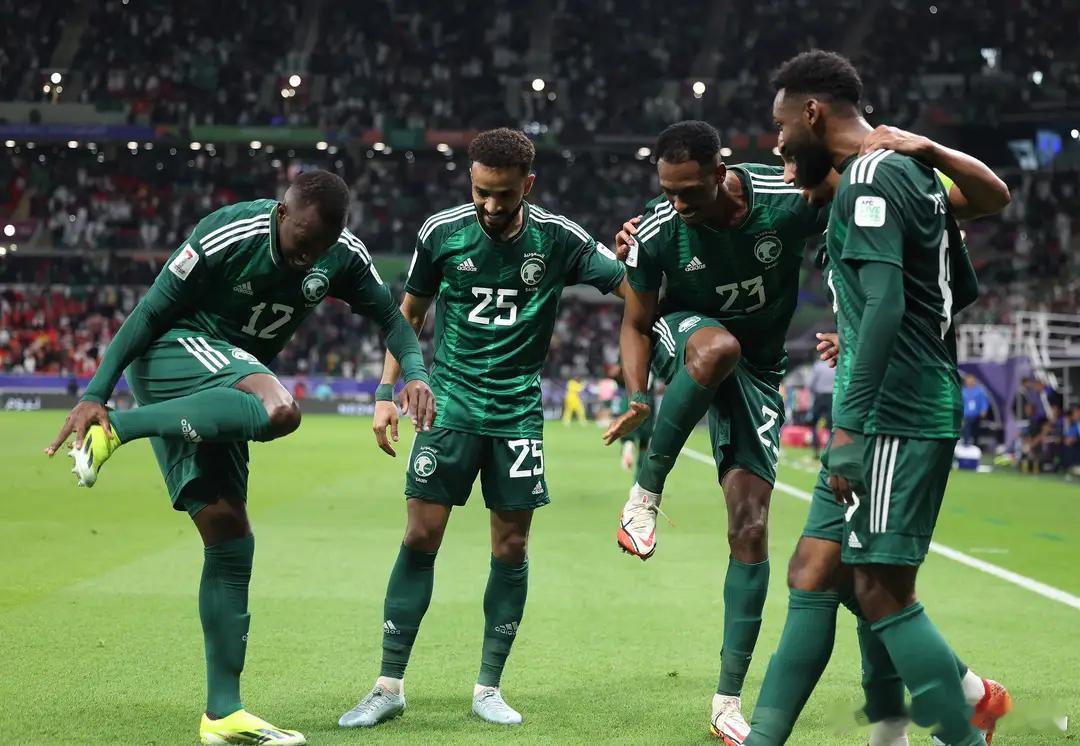 亚冠精英联赛四分之一决赛的一场对决，因为中国籍主裁判马宁的执法，在赛后掀起了巨大