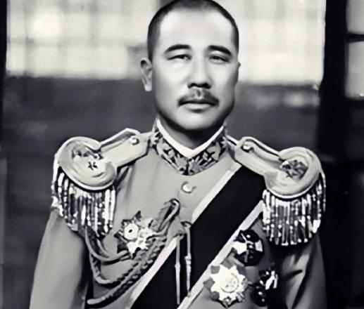 1916年，军阀张宗昌与小姨子私情败露，妻子一气之下，和一名瘸子通奸了。张宗昌为