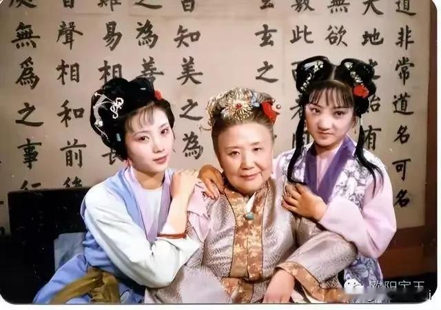 11月21日，据媒体报道，著名演员、87版《红楼梦》“鸳鸯”扮演者郑铮去世，享年