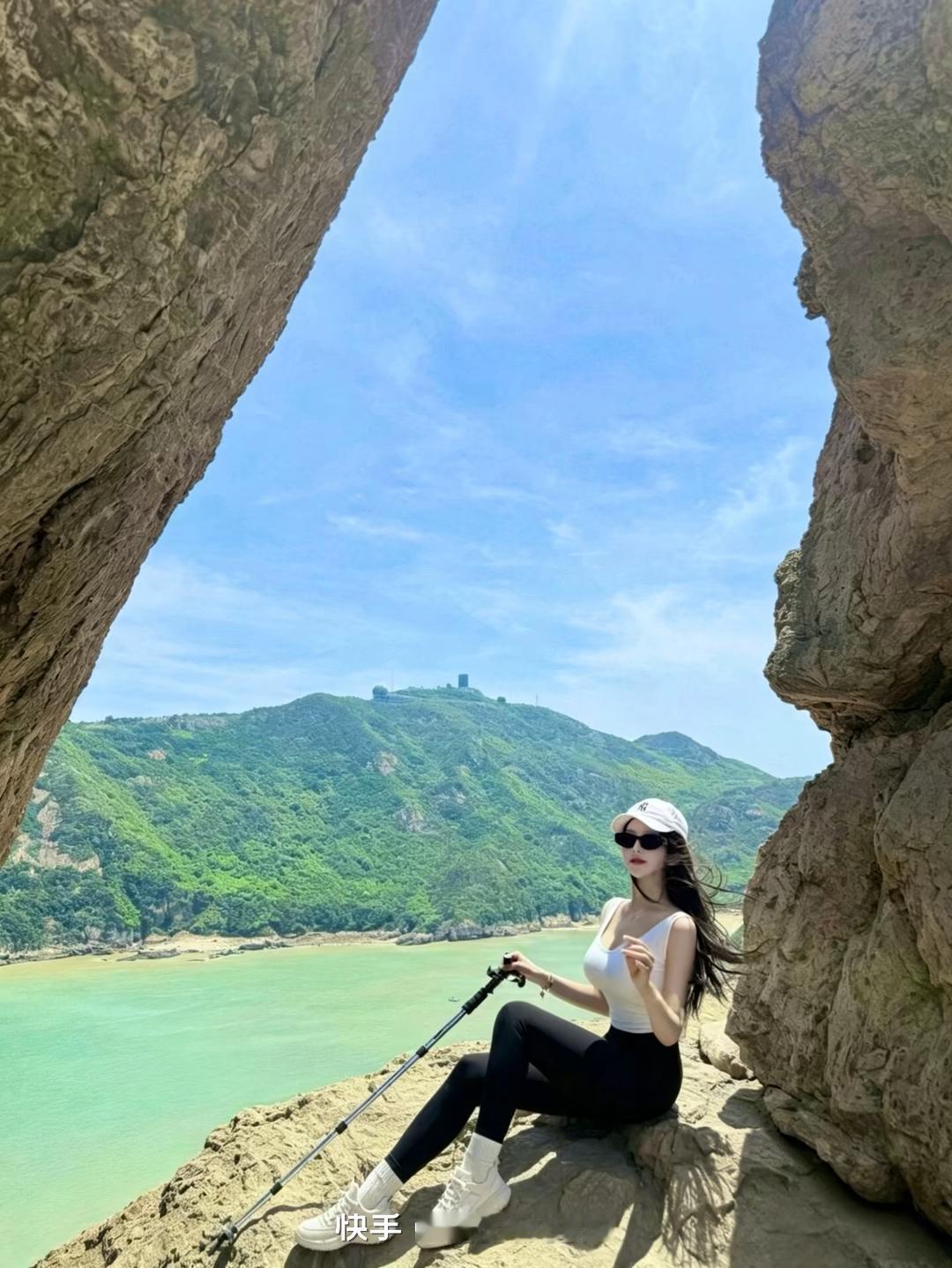 爬山和看海的快乐，在这里被同时满足了✨成年人的快乐，从来不用做选择题，穿过天然石
