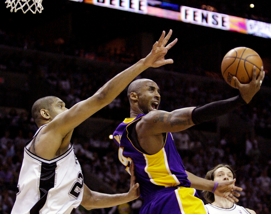 今日前NBA球员帕森斯在播客节目“Run It Back”中谈到了科比和邓肯的历