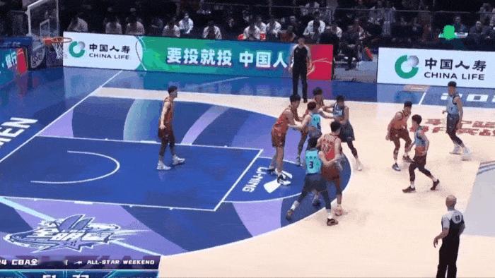 在现场看的今年CBA全明星，这比赛真的比今年NBA全明星的好看哇，NBA全变成投