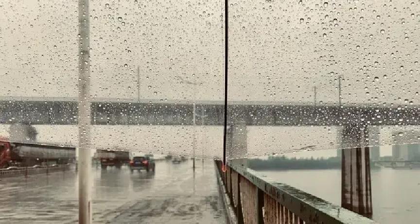 武汉今天阳光不错，最高才12度，夜里掉到零下1度，早晚还是挺冷的，但中午那会儿晒