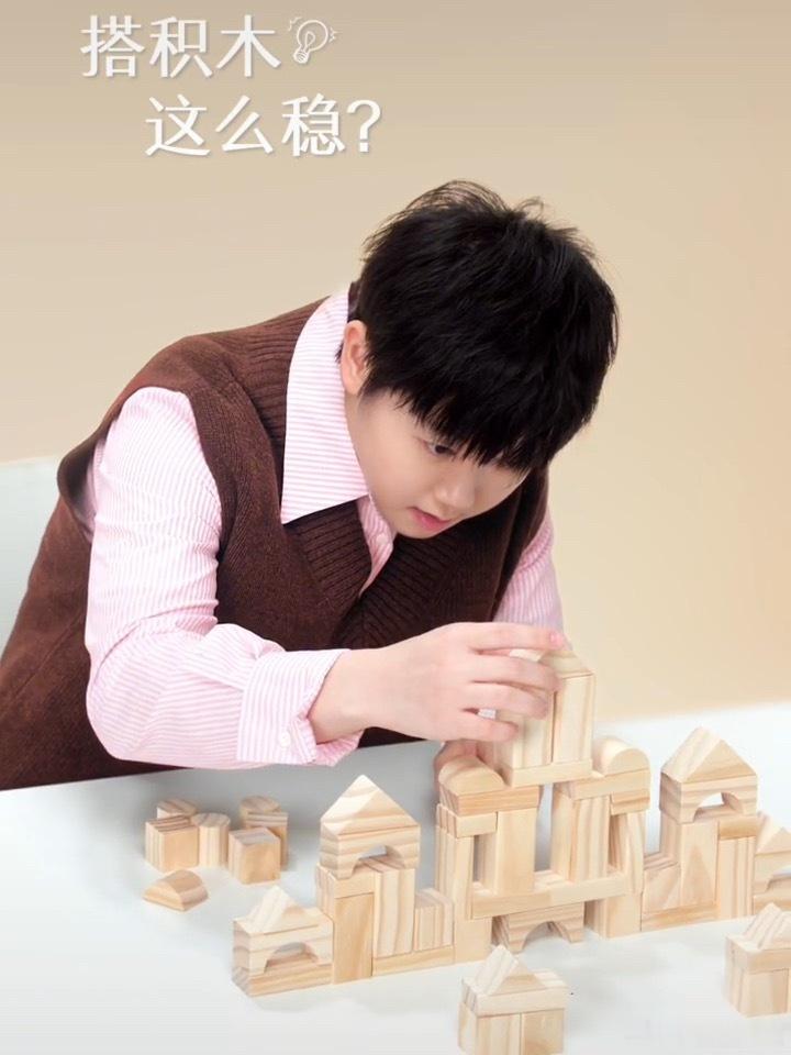 闷颖后思考做题超认真噢🍫画画也是一流😼孙颖莎半亩花田全球品牌代言人﻿ ｜孙颖