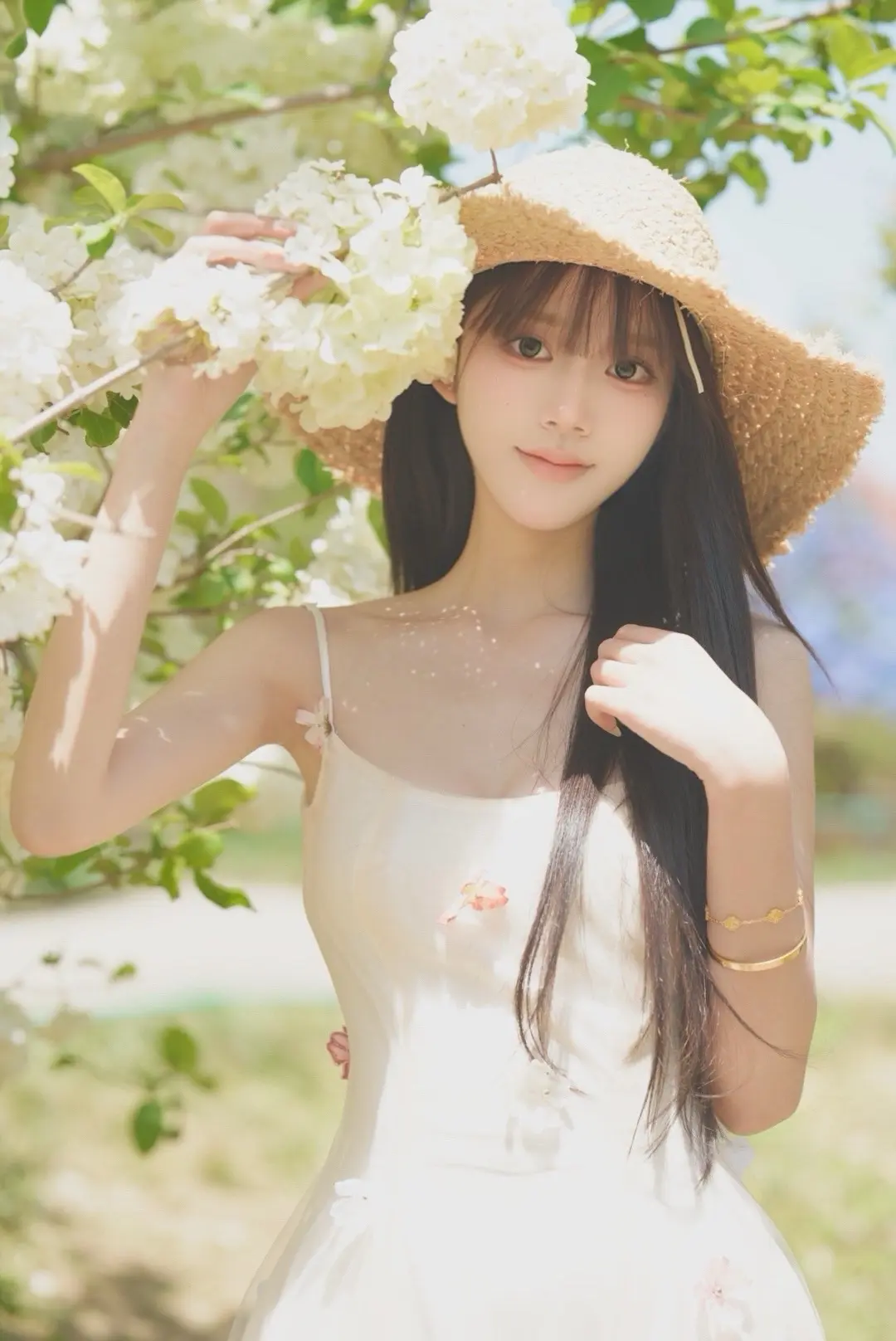 你已经很久没夸过我漂亮了 但你却毫不吝啬对其他女孩的赞美
