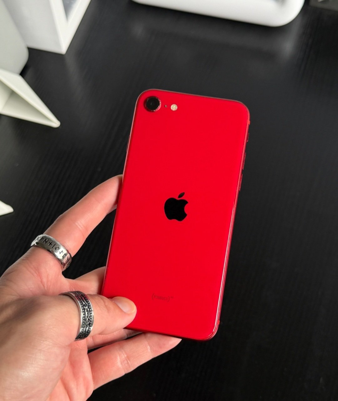 单摄像头iPhone真的很少人买吗单摄像头的初代iPhone SE，可以说是一代