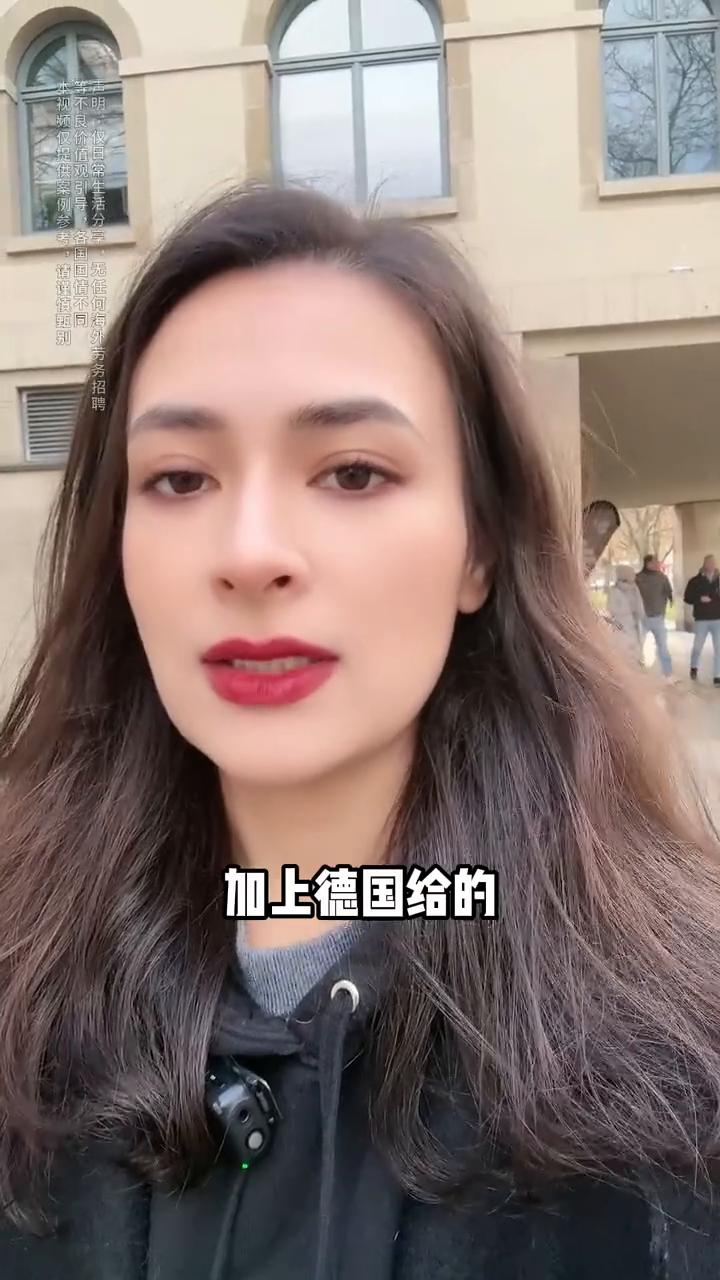 德国环卫工人月入两千八百欧。
很多人好奇德国底层的收入，那就拿最不起眼的环卫工人