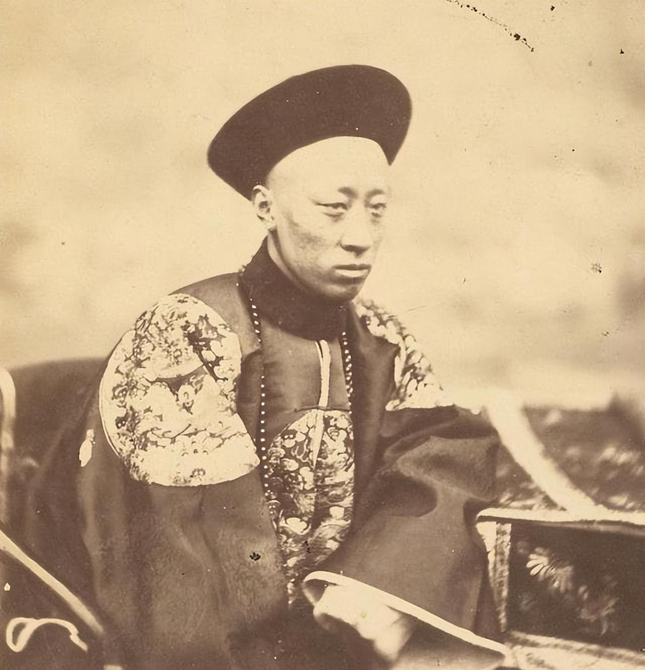 同治皇帝放纵了自己，最后得了重病，腰间化脓，太医自然之道他得的究竟是什么病，但是