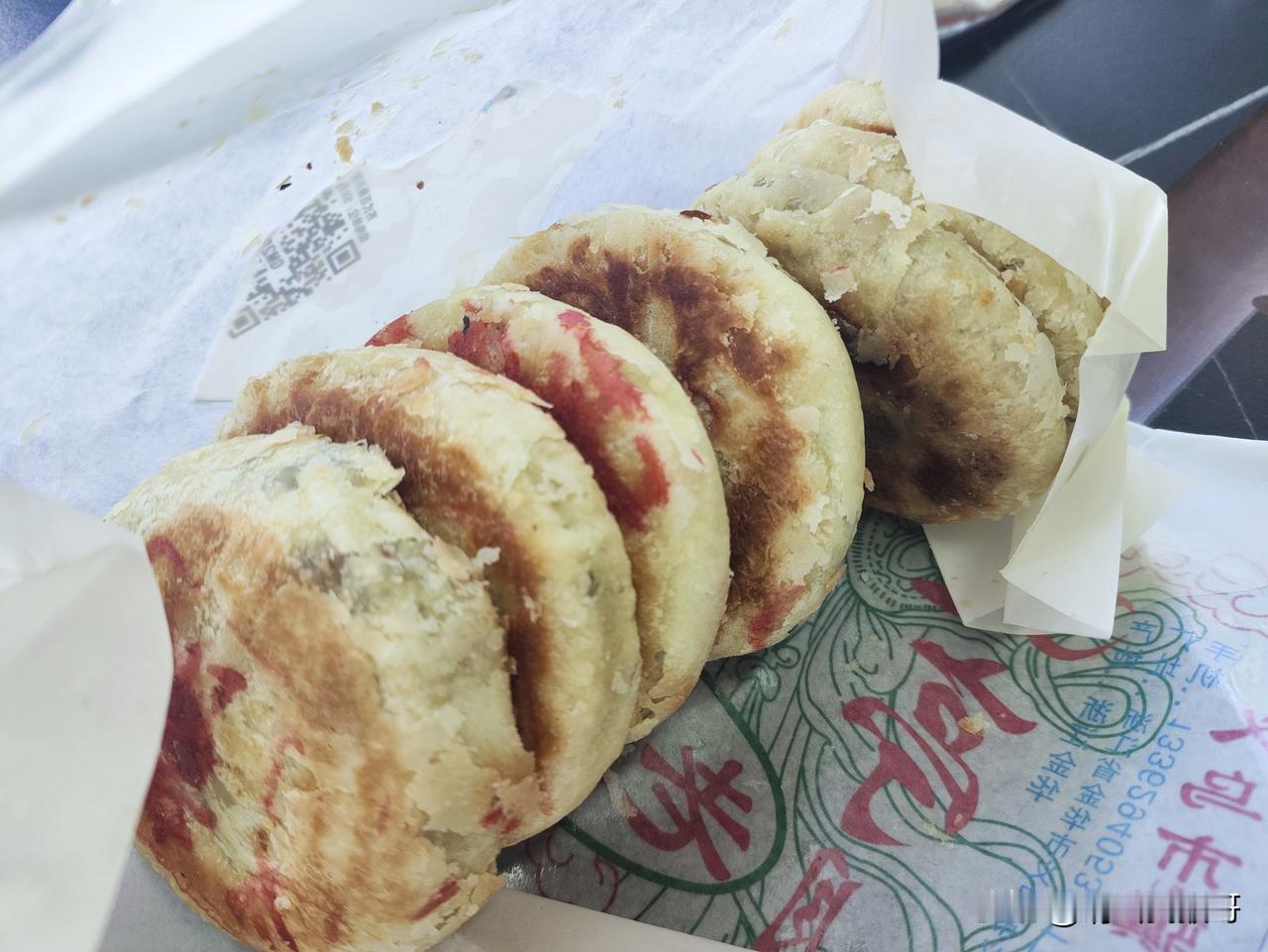 纯商业化的月饼如今还没有这种传统月饼受欢迎了。