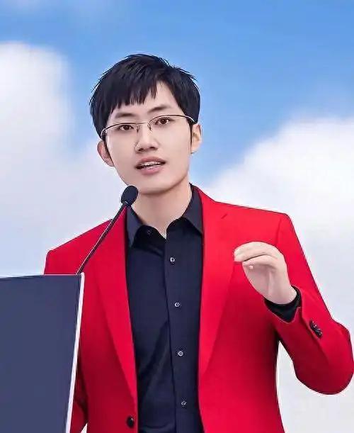 本以为横空出世的DeepSeek，是去跟硅谷巨头硬刚的国货之光。弄了半天，梁老板