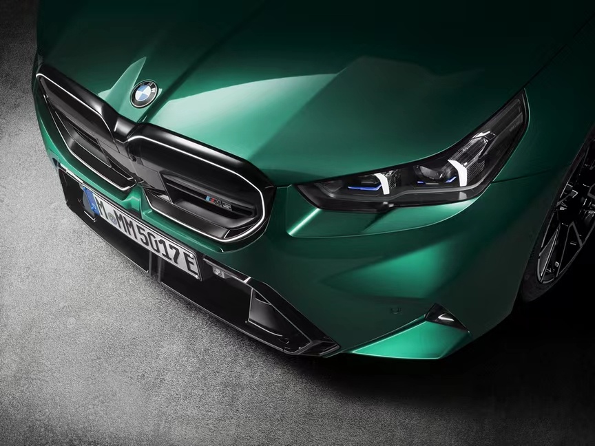 全新BMW M5 即将在成都车展迎来国内首秀。G90 M5 这种原石切割外观设计