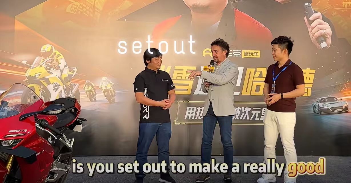 哈蒙德上海之行盛赞张雪机车张雪820RR喜提哈蒙德钦定点赞一枚！really g