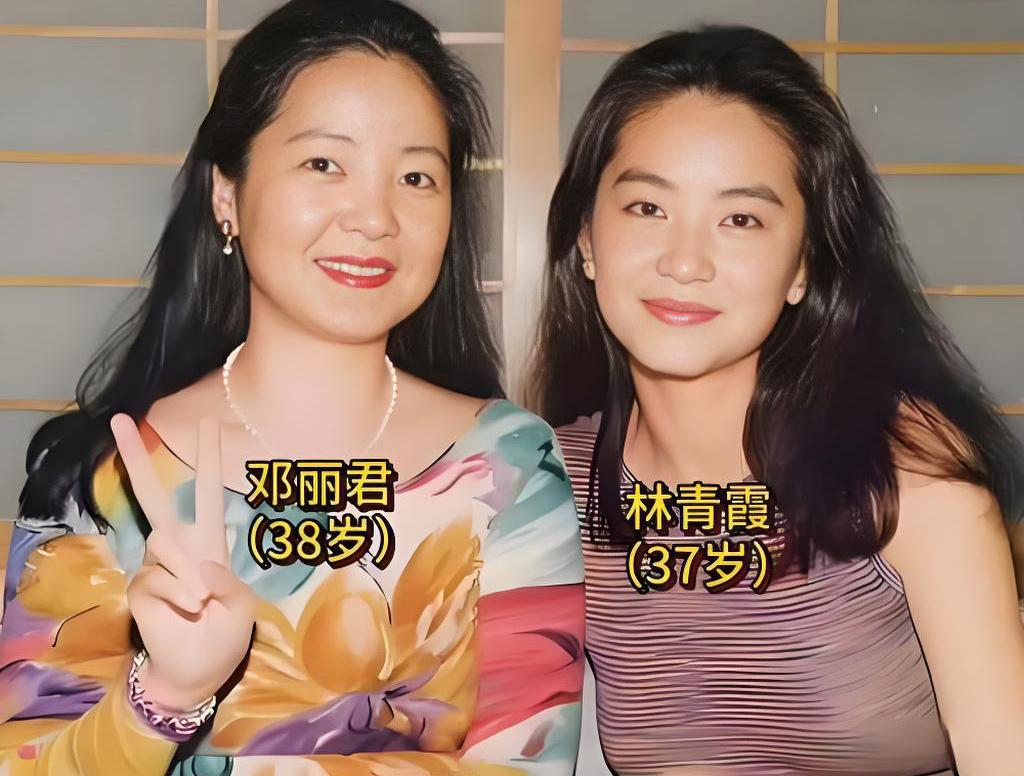 这是90年代邓丽君与林青霞的合影，当时两人都是30多岁，一个甜美大方，一个风华绝