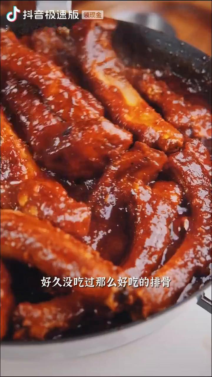 韩式火山排骨。
好久没吃过那么好吃的排骨，好好嗦，好嗦到不想给别人嗦，自己吃又太