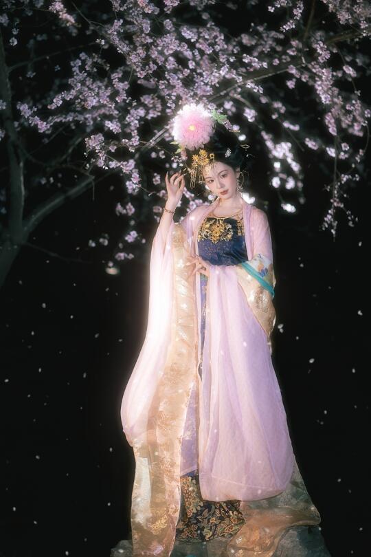 昨夜闲潭梦落花，可怜春半不还家🌸