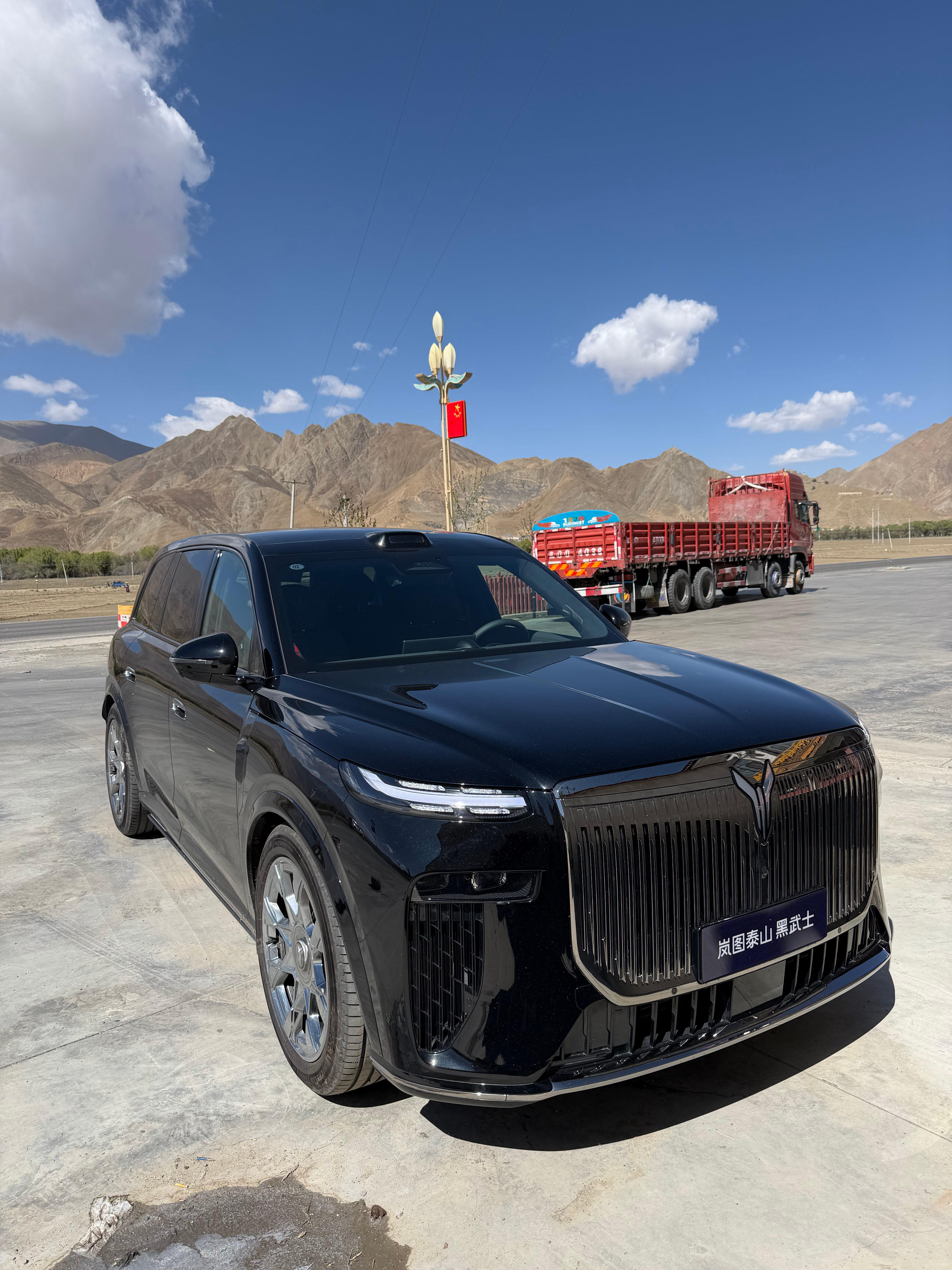 对，那些电车完全跟不上俺，我们提前了好多，等他们到了再吃饭 日喀则·杂达村