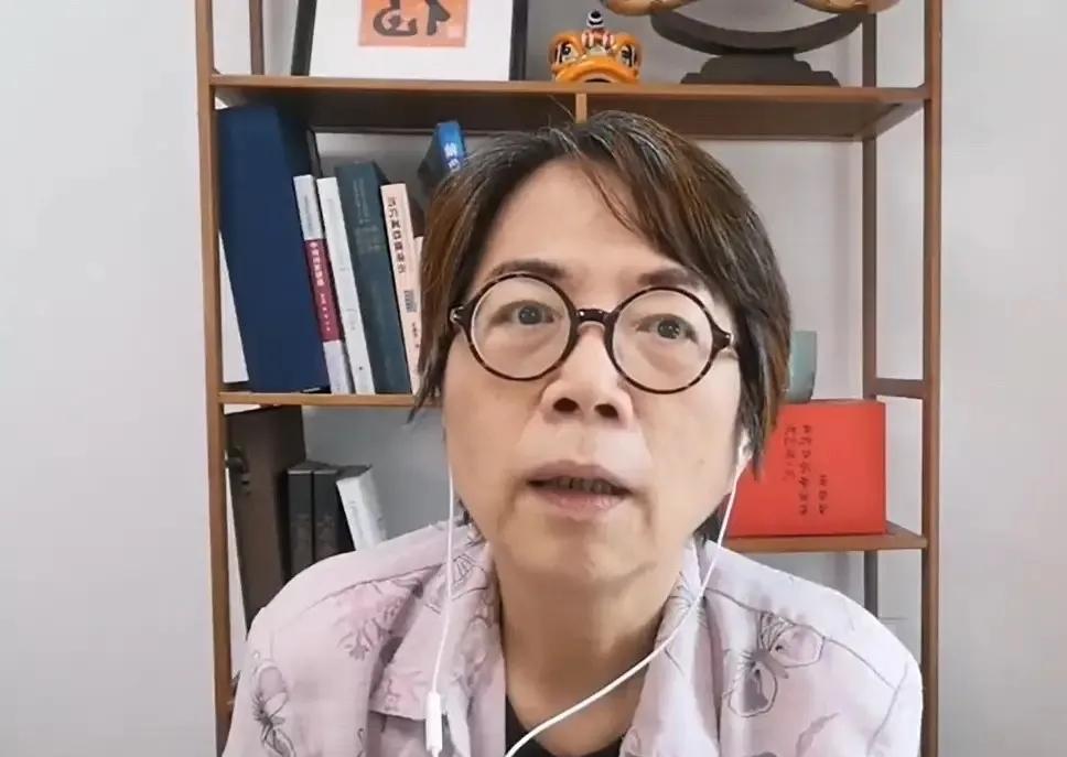 台媒体人黄智贤大夸高市早苗有“人格魅力”

30日中午，媒体人黄智贤在个人直播节